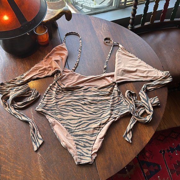 XL Long/ Aerie tiger print 1  piece swimsuit wrap around tie waist. Tan & black - Picture 13 of 14